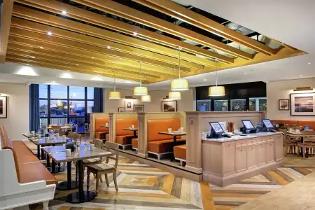DoubleTree by Hilton Toronto Airport - 24