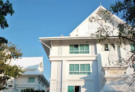 White Boutique and Spa - 21