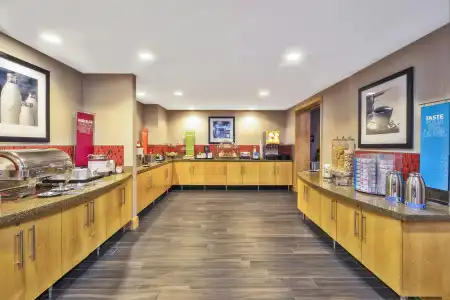 Hampton Inn & Suites Madison-West - 24