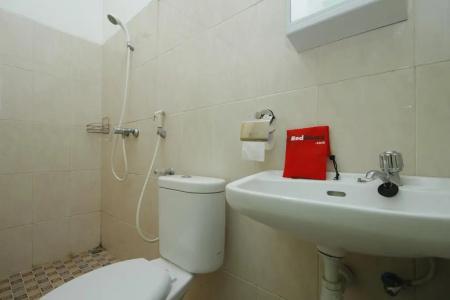 RedDoorz Plus near Plaza Indonesia - 7