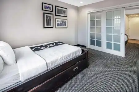 La Quinta Inn & Suites by Wyndham Anaheim - 28