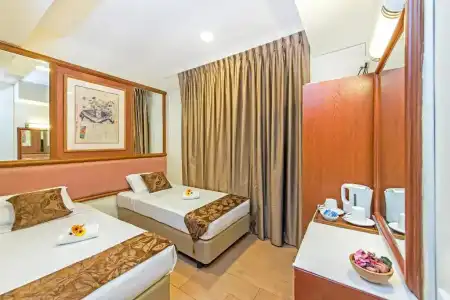 81 Geylang - 26
