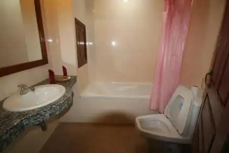 Mom's Guesthouse - 10