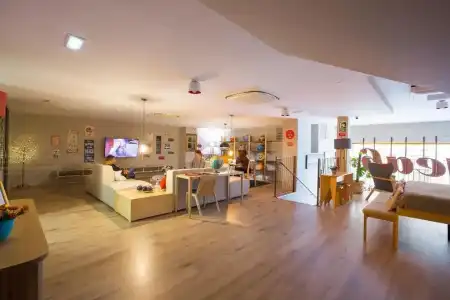 Yeah Barcelona Hostel - 9
