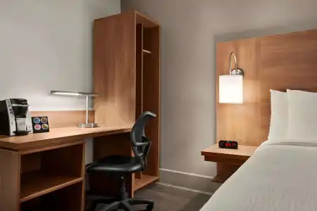 Days Inn by Wyndham Vancouver Downtown - 3