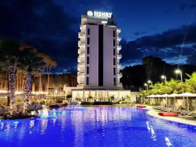 Henry Resort Spa - 9