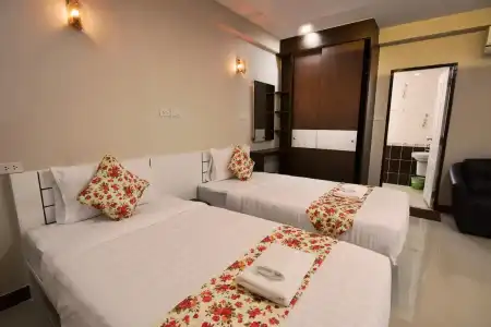Gold Airport Suites - 3
