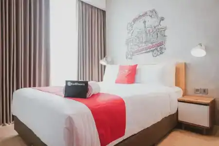 RedDoorz Plus @ Thamrin - 62