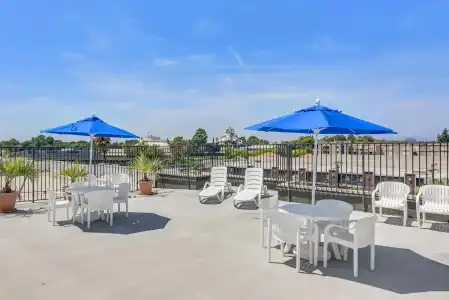 Anaheim Desert Inn and Suites - 14