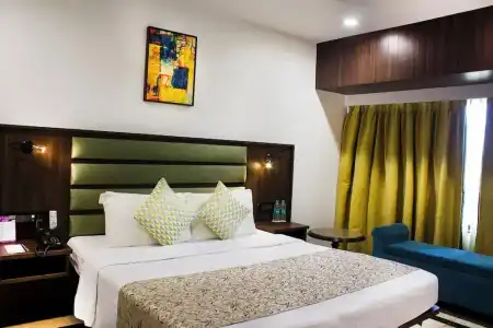 The Emerald & Executive Apartments - 106