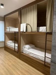 Loft Host Hostel - 15