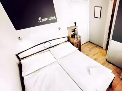 Sir Toby's Hostel - 26