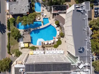 Grand Nirvana - All Inclusive & Free Beach Access - 0