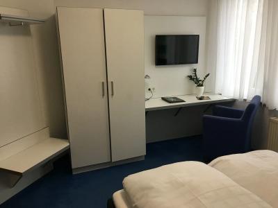 & Restaurant Park Cafe ISA - 1