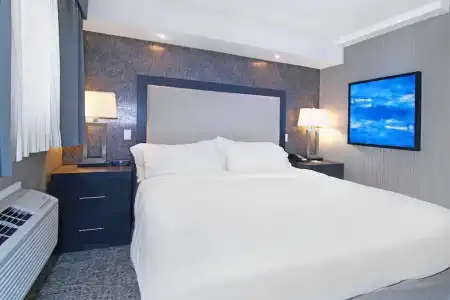 Holiday Inn Express & Suites Calgary by IHG - 77
