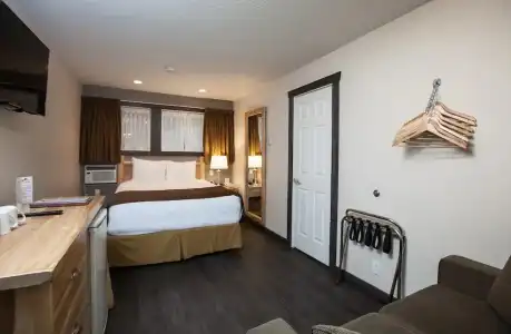 Swiss Chalet Motel - 109