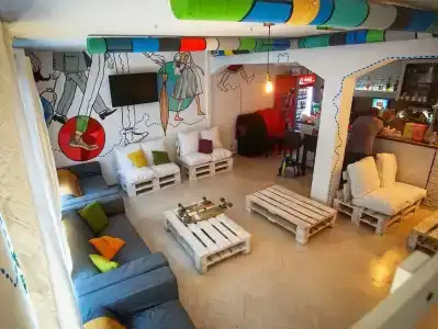 Whole Wide World Hostel & Bar - 2