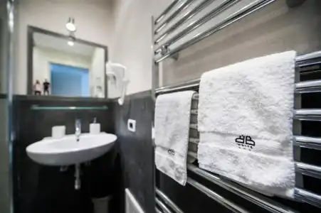 B&B White - 26