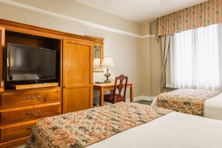 Funky Pool Side Cabana in Dtphx - 23