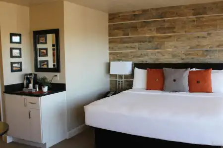 Inn on the Cliff - 5