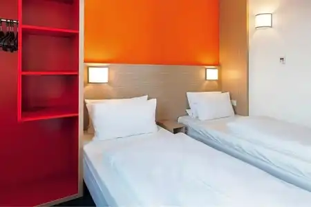 B&B Frankfurt-Airport - 60