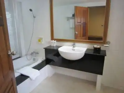 Lanta Casuarina Beach Resort - 8
