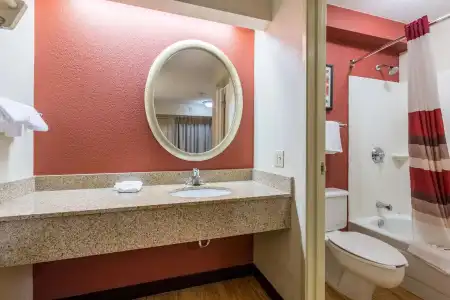 Red Roof Inn Laredo - 9
