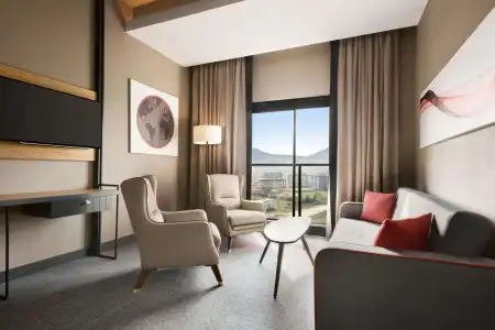 Ramada by Wyndham - 4