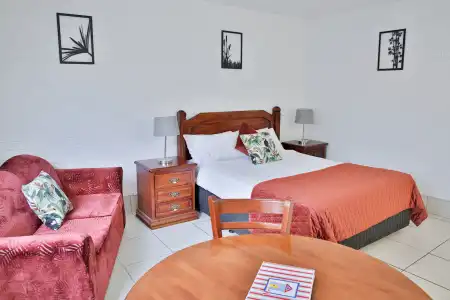 Central Park Motel - 6