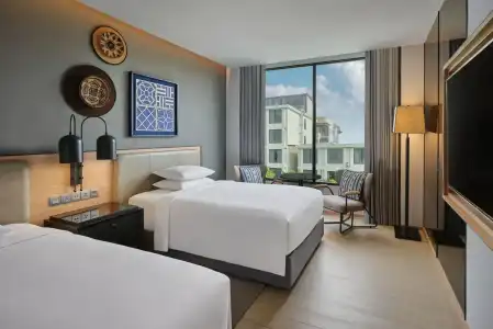 Four Points by Sheraton Phuket Patong Beach Resort - 5