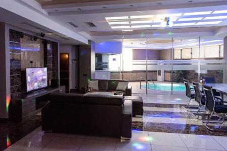 Avan Plaza - 72