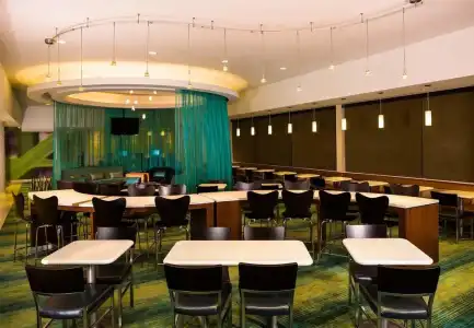 Springhill Suites New York Laguardia Airport - 16