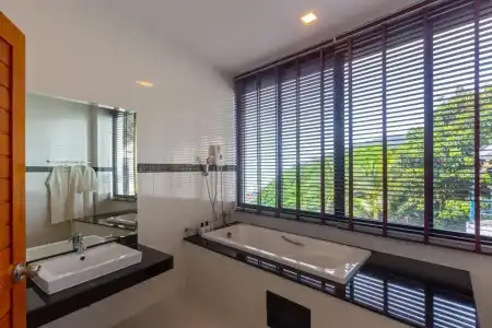Rossarin Sea View Patong - 58