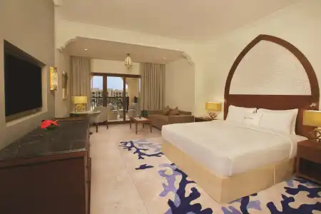 DoubleTree by Hilton Resort & Spa Marjan Island - 9