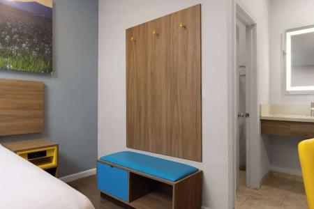 Days Inn by Wyndham Bakersfield - 21