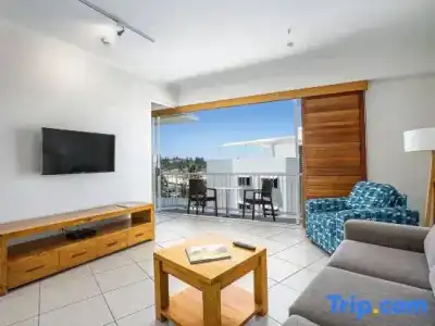 Rolling Surf Resort - 100