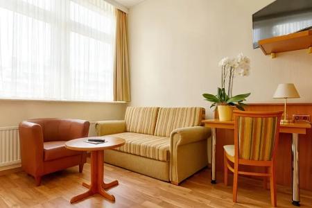 B&B Lübeck Berliner-Platz - 12