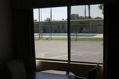 Indio Holiday Motel - 6
