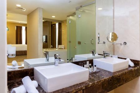 Four Points by Sheraton Production City, Dubai - 16