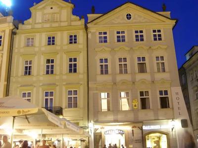 Old Town Square Residence by Emblem - 21