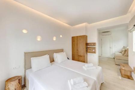Makis Place - 57