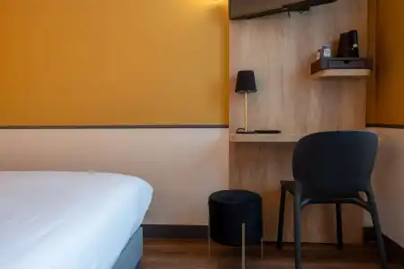 Hôtel Kyriad Paris 10 — Canal Saint Martin-République - 3