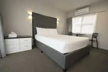 Middlemore Motel - 40