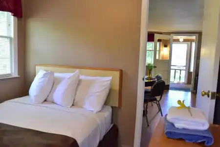 Delton Oaks Resort - 201