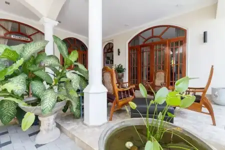 Angel Inn Guest House - 1