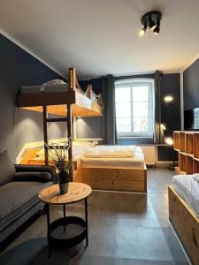 Blue Doors Hostel Ktv - 29