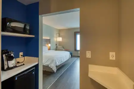 Holiday Inn Express & Suites Charlotte - South End by IHG - 52