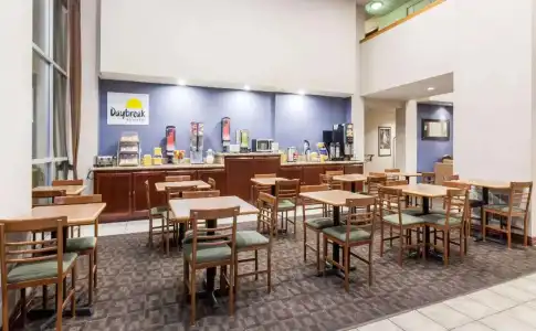 Days Inn by Wyndham Bakersfield - 10
