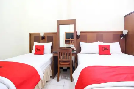 RedDoorz Plus @ Tegal Panggung - 5