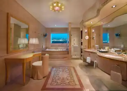 Grand Hyatt - 73